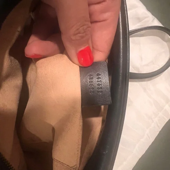 Gucci Black Marmoth Leather Crossbody with Gold Logo - Picture 4 of 8